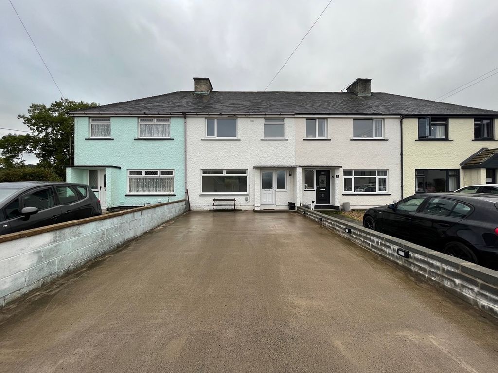 3 bed terraced house for sale in Heol Islwyn, Llanrhystud SY23, £197,500