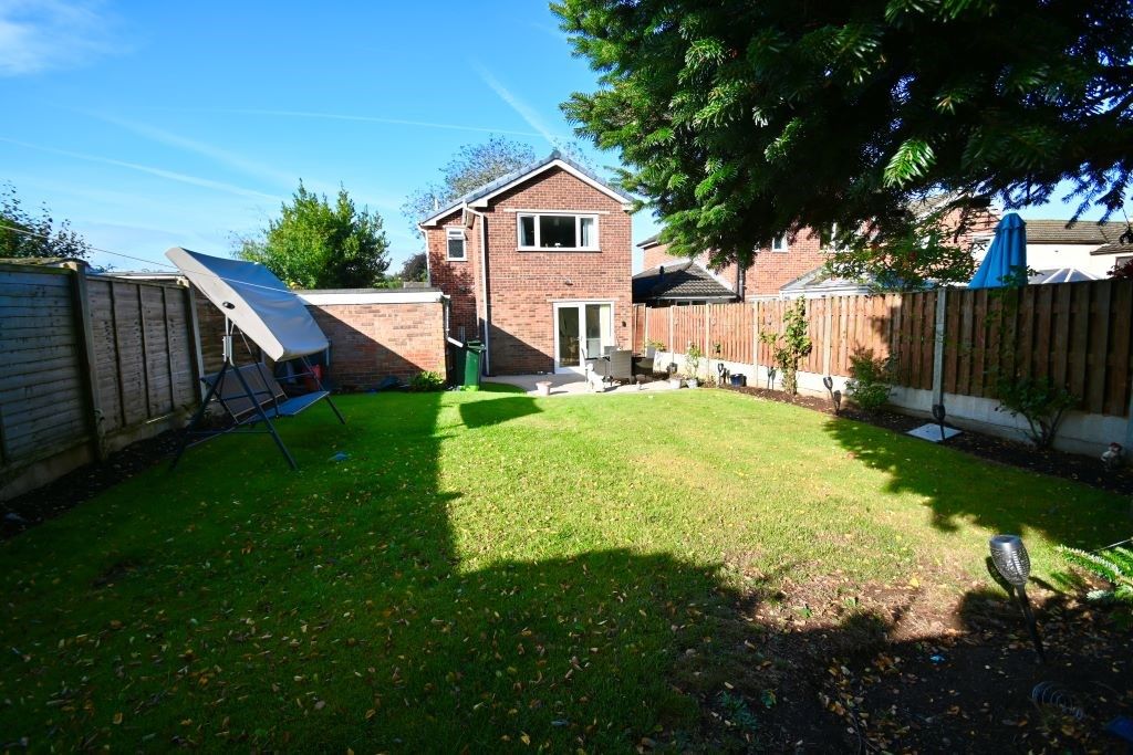3 bed detached house for sale in School Lane, Auckley, Doncaster DN9, £279,950