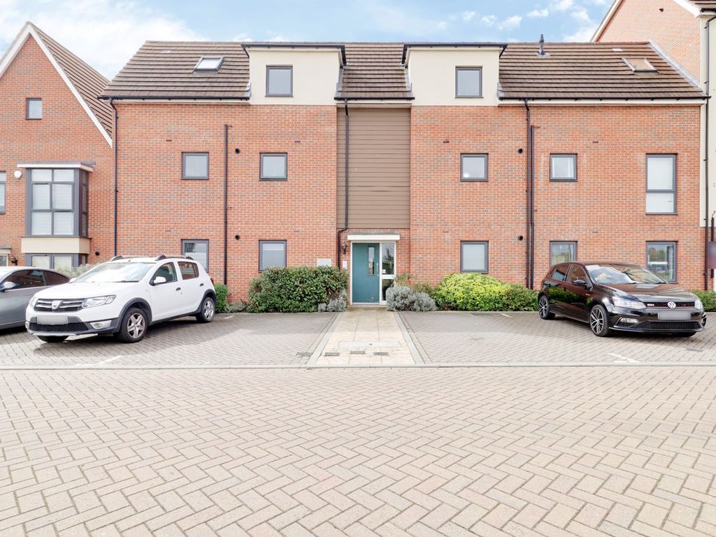 1 bed flat for sale in Brinson Way, Aveley, South Ockendon RM15, £200,000