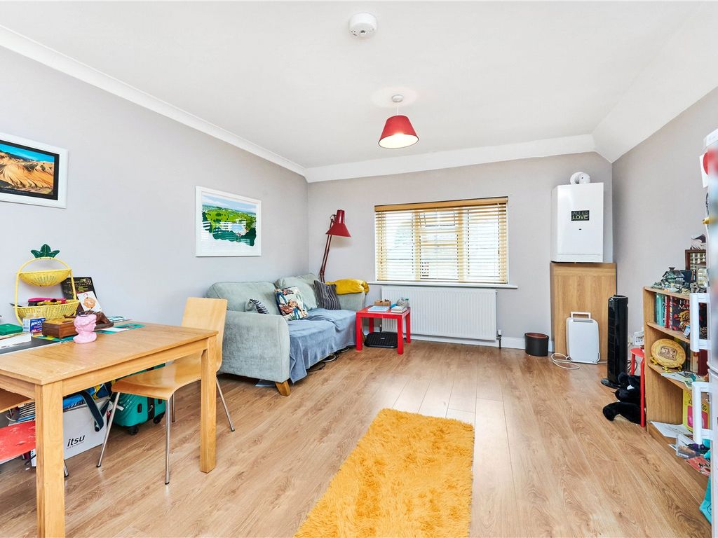1 bed flat for sale in Ashurst Gardens, Tulse Hill, London SW2, £325,000