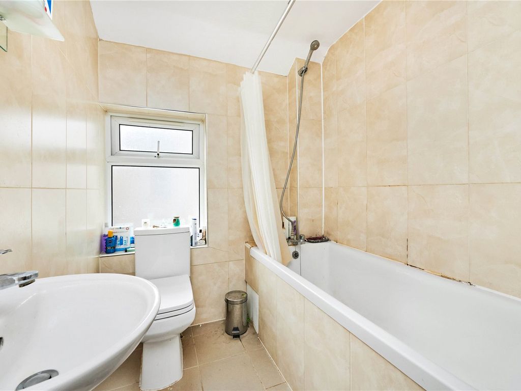 1 bed flat for sale in Ashurst Gardens, Tulse Hill, London SW2, £325,000