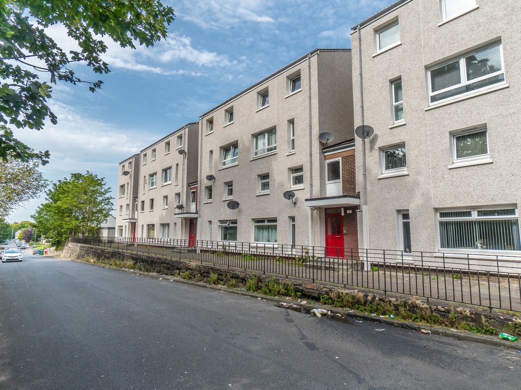 3 bed flat for sale in Lethamhill Road, Glasgow G33, £90,000