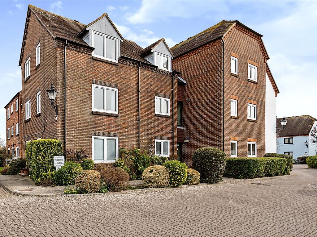 1 bed flat for sale in Henty Gardens, Chichester, West Sussex PO19, £110,000