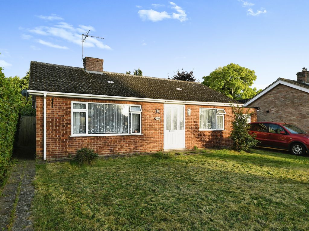 2 bed bungalow for sale in Burnham Road, Downham Market PE38, £260,000