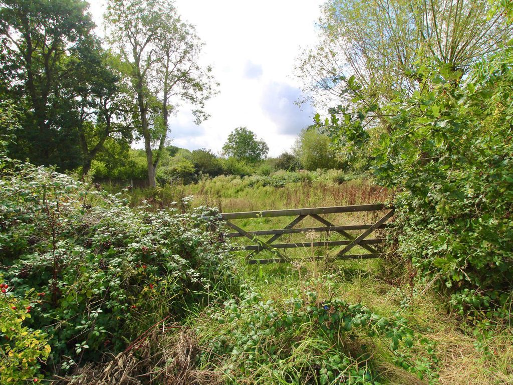 Land for sale in Keswick Road, Benfleet SS7, £115,000