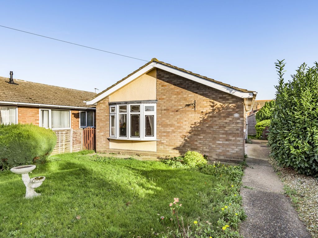 2 bed bungalow for sale in New Crescent, Cherry Willingham, Lincoln LN3, £190,000