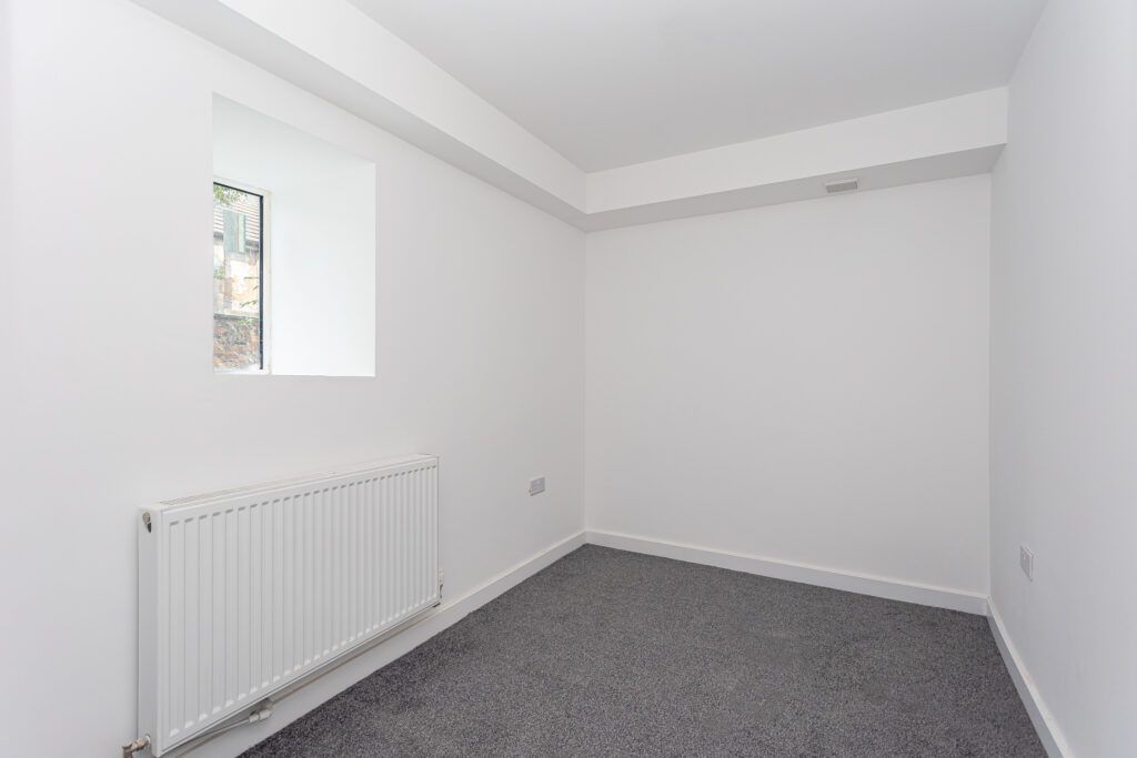 2 bed flat for sale in King Street, Stirling FK8, £140,000