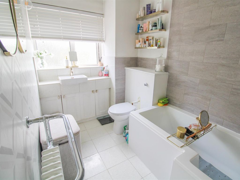 2 bed flat for sale in Tanys Dell, Harlow CM20, £220,000