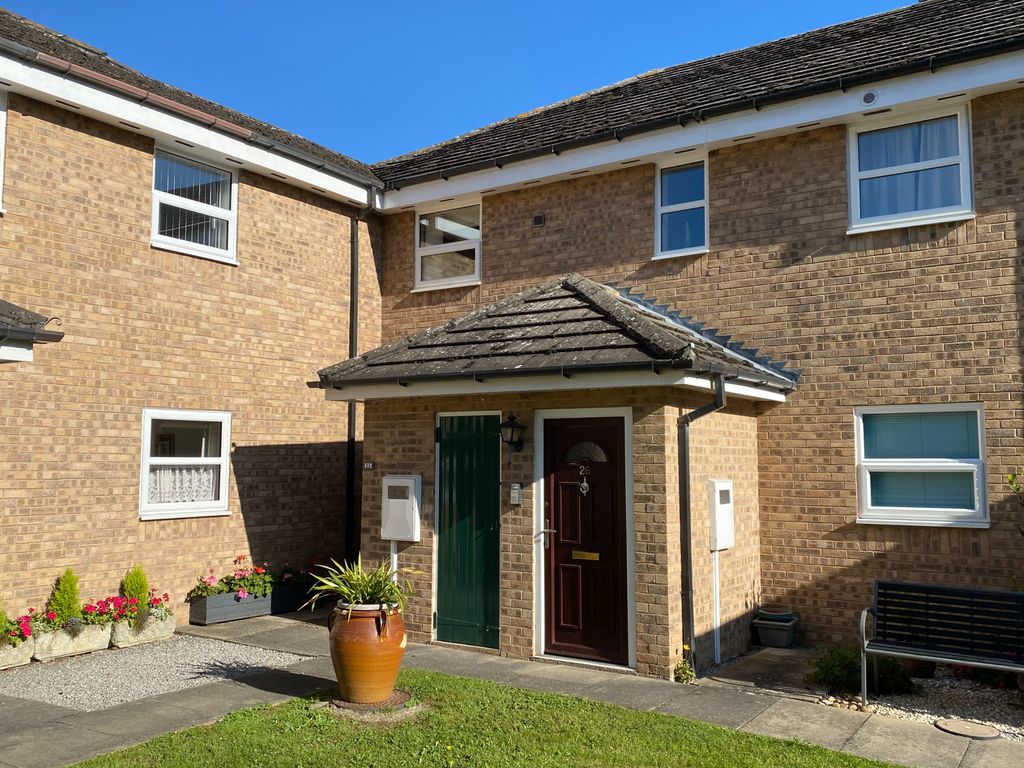 2 bed flat for sale in Arnoldfield Court, Gonerby Hill Foot, Grantham NG31, £120,000
