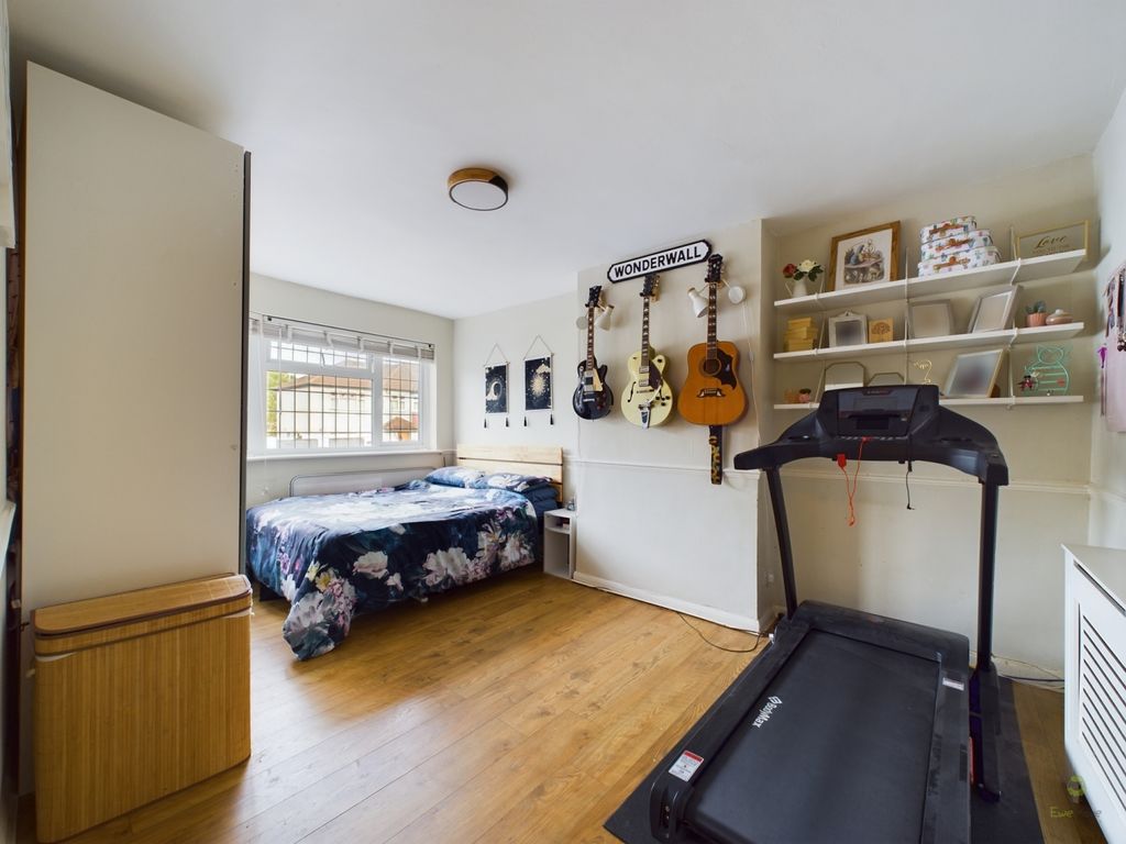 2 bed maisonette for sale in Castleton Avenue, Bexleyheath DA7, £275,000