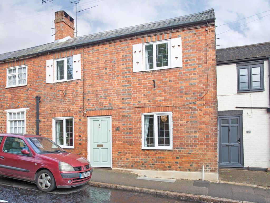 2 bed terraced house for sale in Moreton Road, Buckingham MK18, £309,995