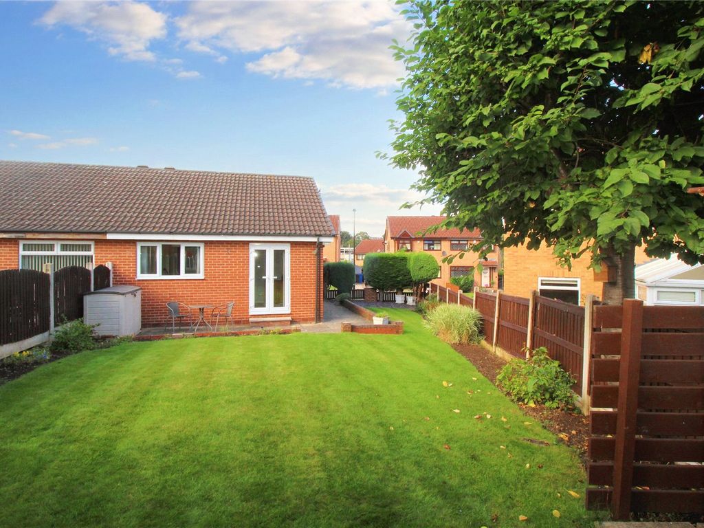 2 bed bungalow for sale in Nether Ley Croft, Chapeltown, Sheffield, South Yorkshire S35, £180,000