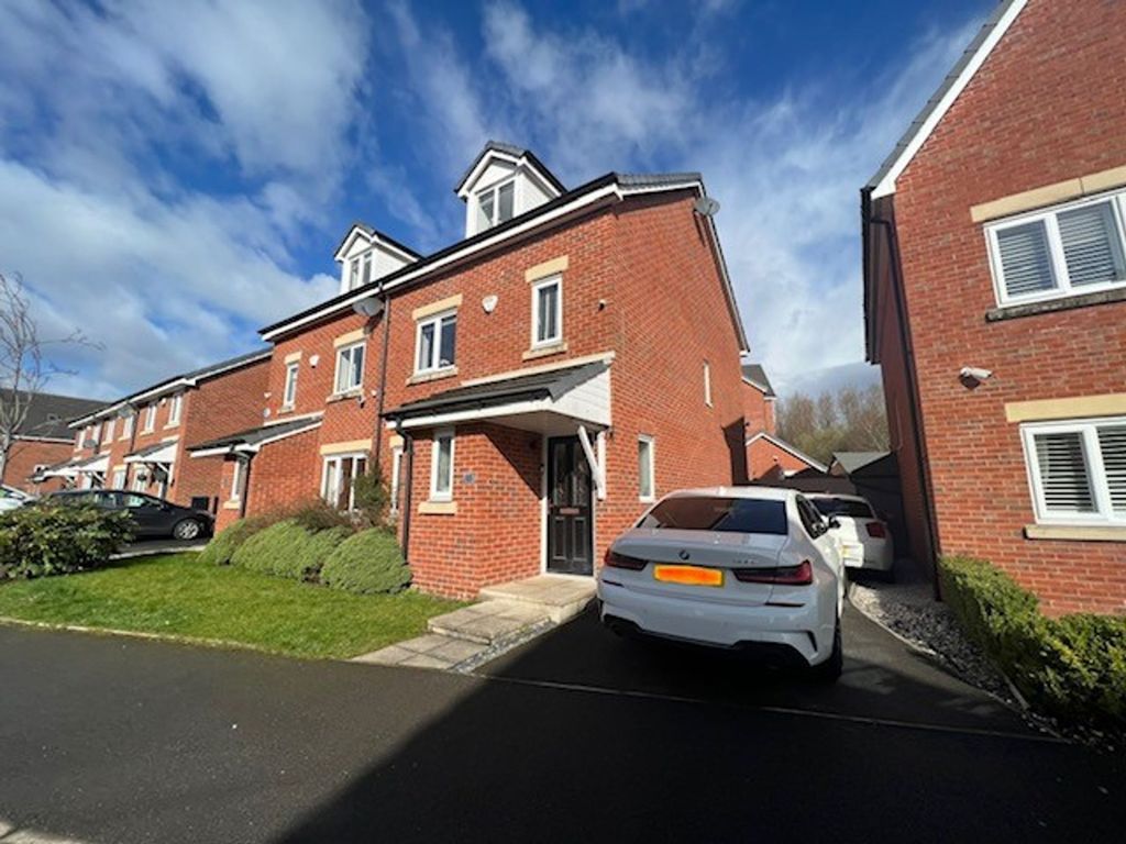 4 bed town house for sale in Cotton Fields, Worsley M28, £315,000