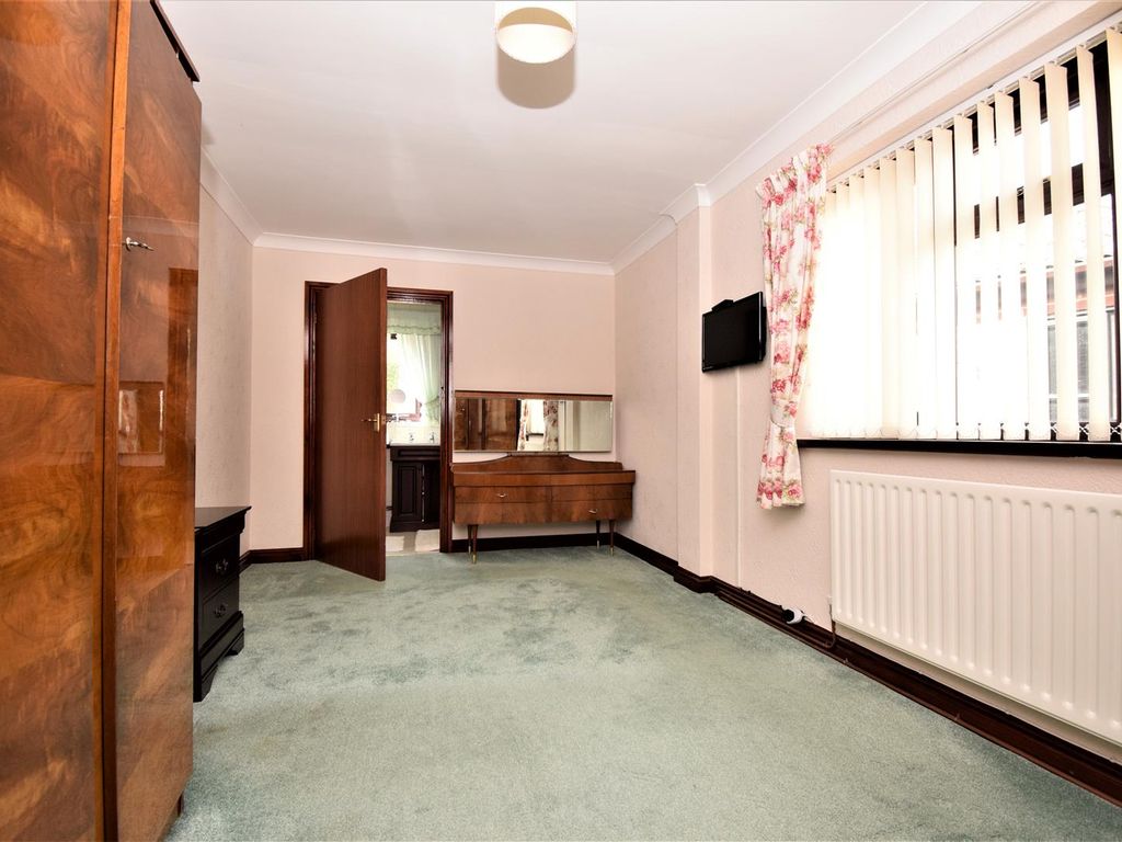 3 bed detached bungalow for sale in Barlings Close, Scotter, Gainsborough DN21, £215,000