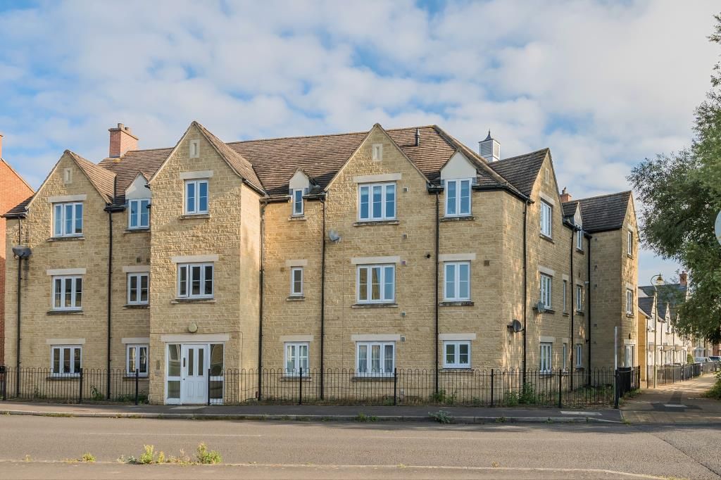 2 bed flat for sale in Witney, Oxfordshire OX28, £88,000