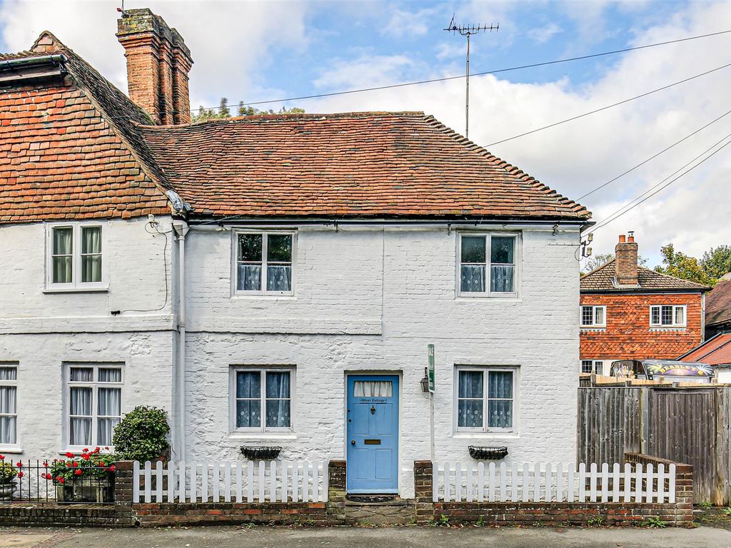 2 bed end terrace house for sale in High Street, Westerham TN16, £300,000