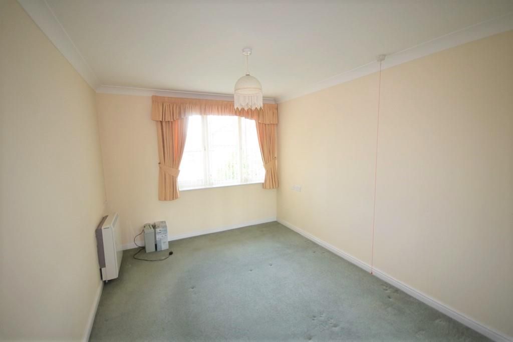 1 bed flat for sale in Kedleston Close, Belper DE56, £130,000
