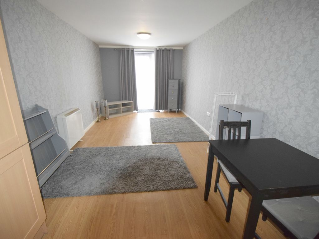 2 bed flat for sale in Brackendale, Bradford BD10, £60,000
