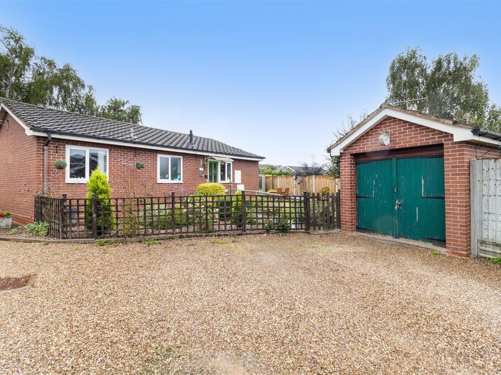 1 bed detached bungalow for sale in Northwick Road, Northwick, Worcester WR3, £250,000