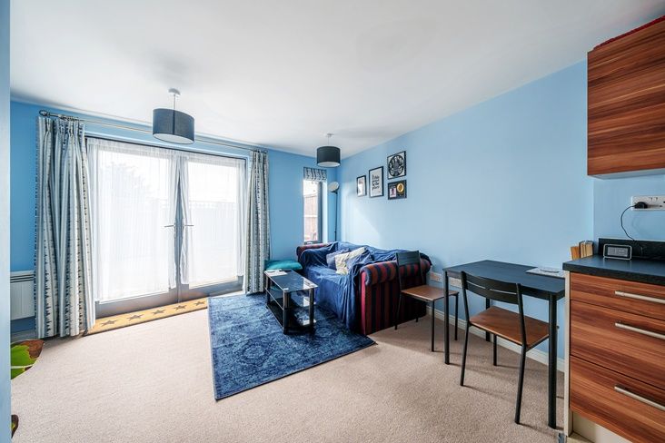 1 bed flat for sale in The Serpentine, Aylesbury, Bucks HP19, £51,000