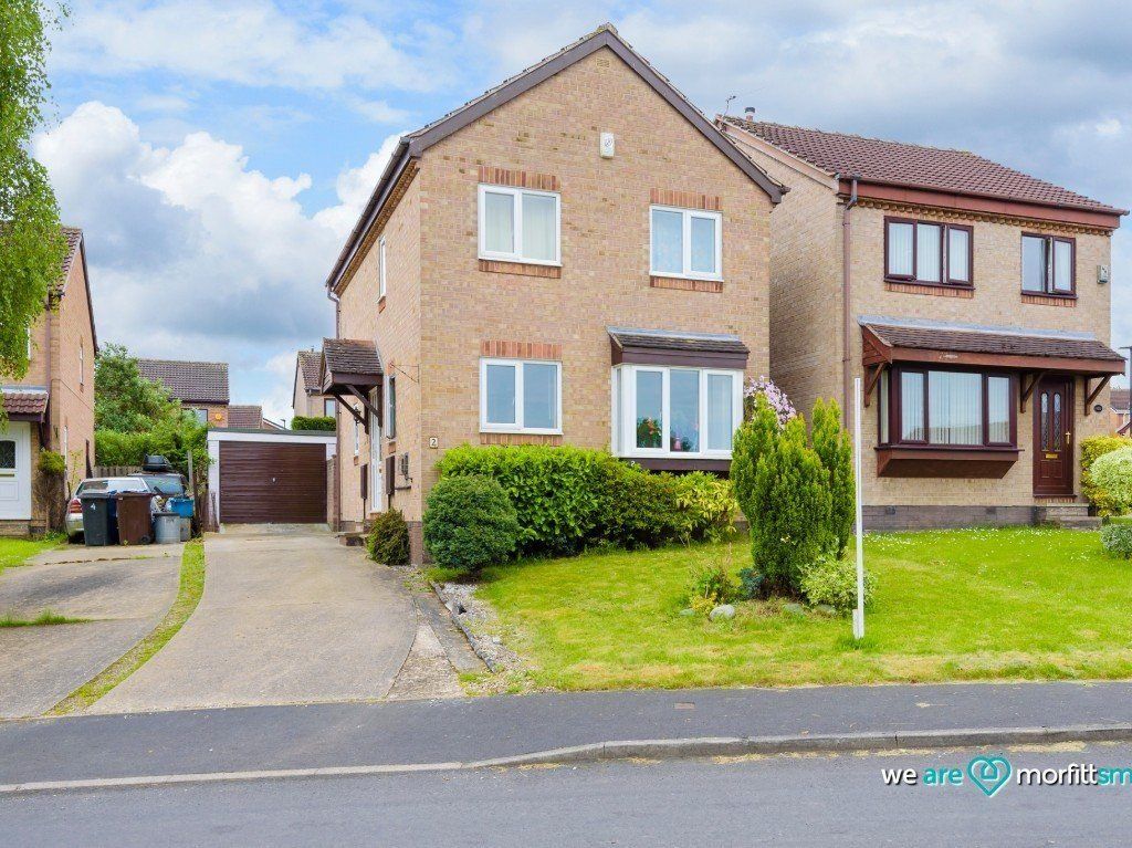 3 bed detached house for sale in Horton Close, Halfway, Sheffield S20, £220,000