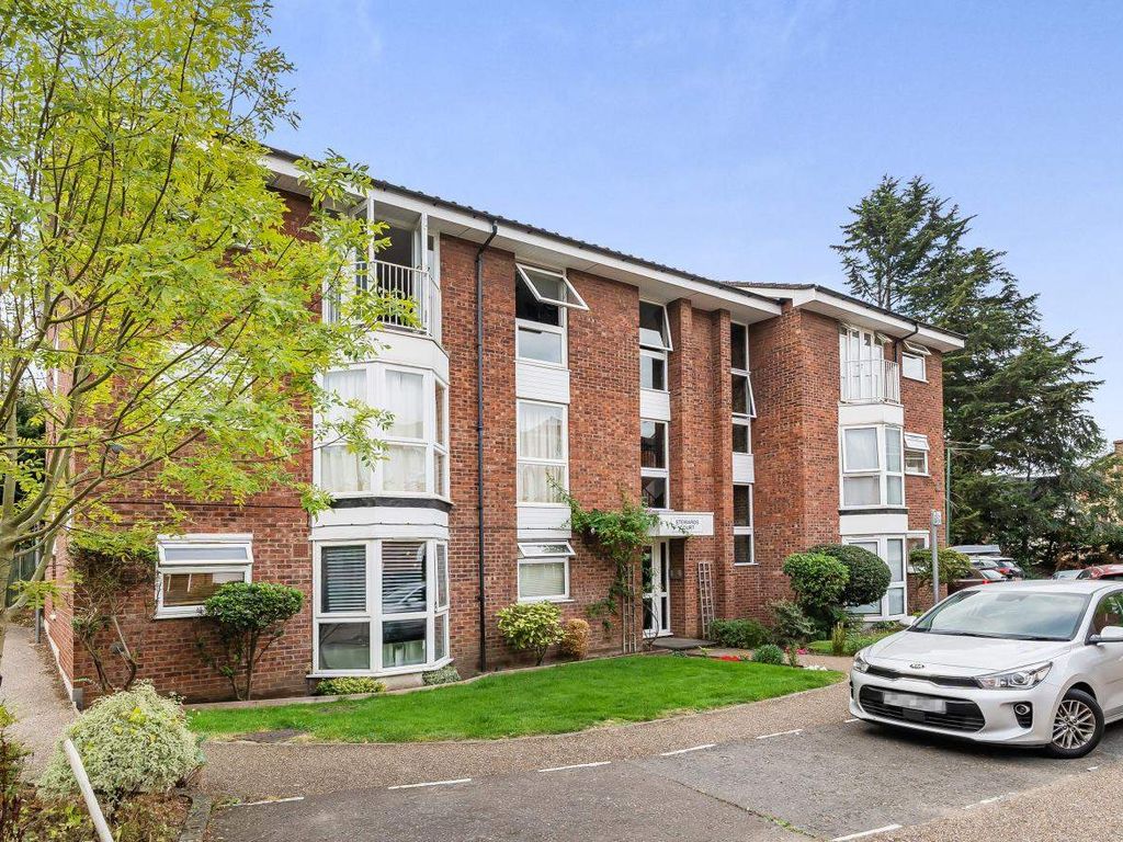 1 bed flat for sale in Carlisle Close, Norbiton, Kingston Upon Thames KT2, £325,000