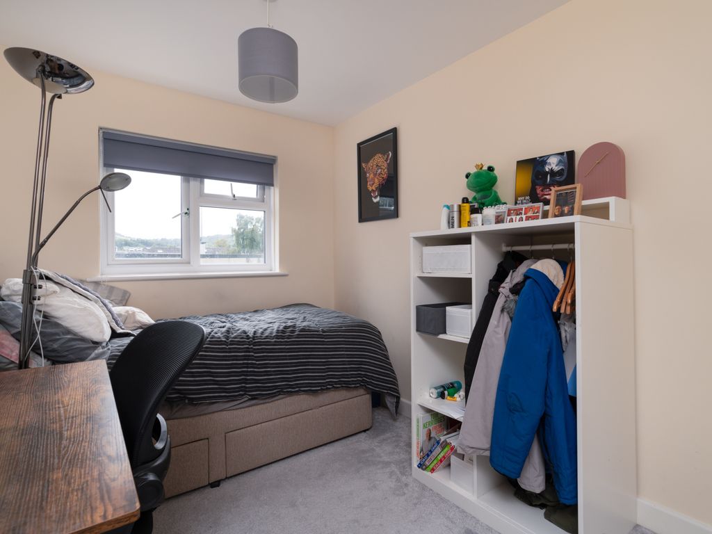 2 bed flat for sale in Little Pheasants, Charlton Kings, Cheltenham GL53, £195,000