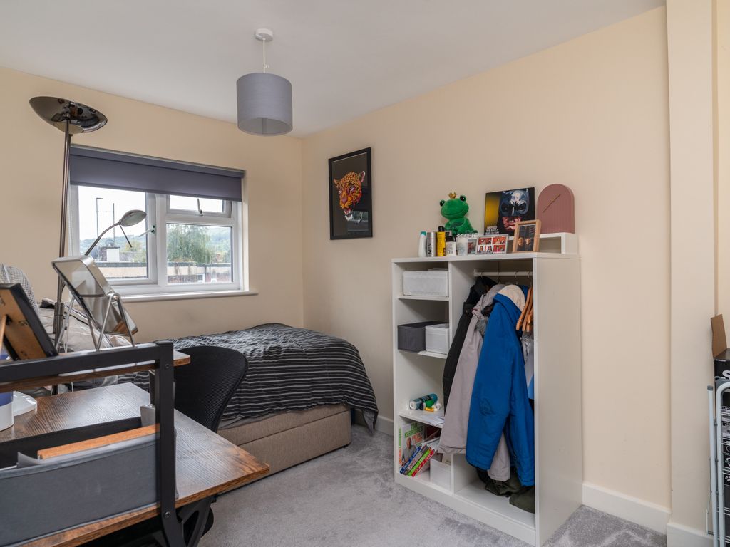 2 bed flat for sale in Little Pheasants, Charlton Kings, Cheltenham GL53, £195,000