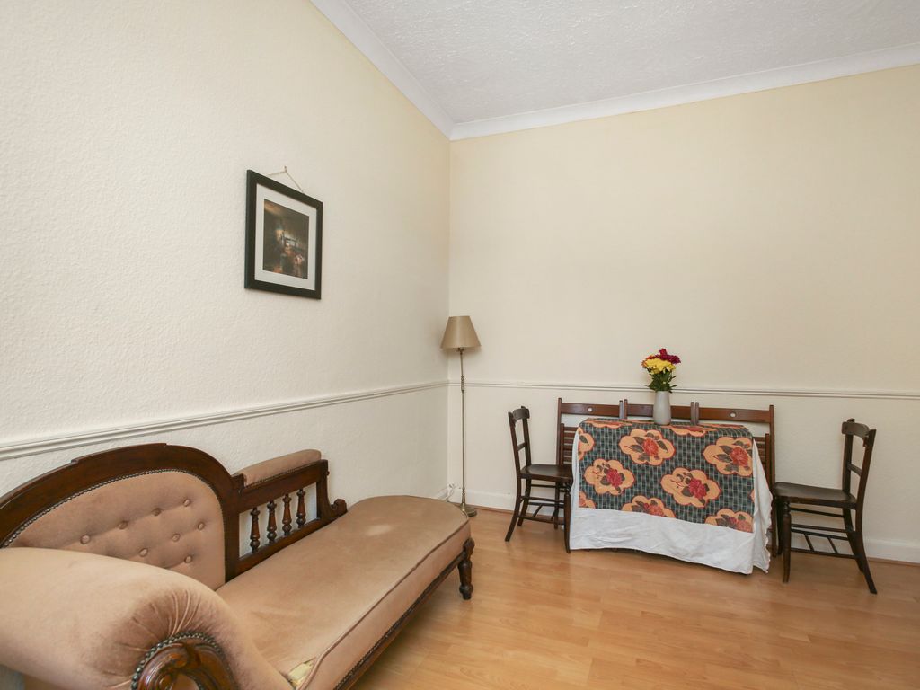 1 bed flat for sale in 4/4 Milton Street, Abbeyhill, Edinburgh EH8, £165,000