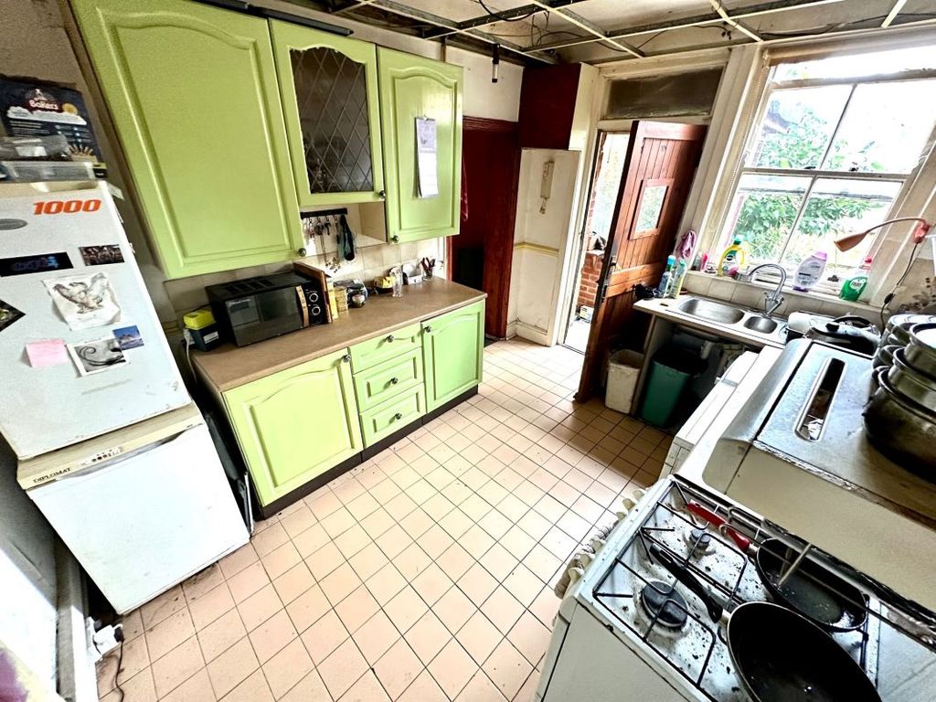 2 bed flat for sale in 11B Colville Road, Bournemouth, Dorset BH5, £165,000