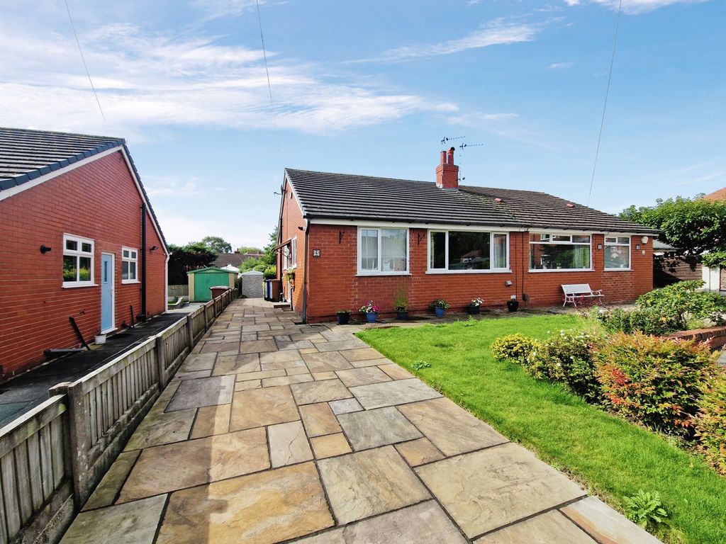 2 bed bungalow for sale in Carlton Close, Manchester M28, £250,000