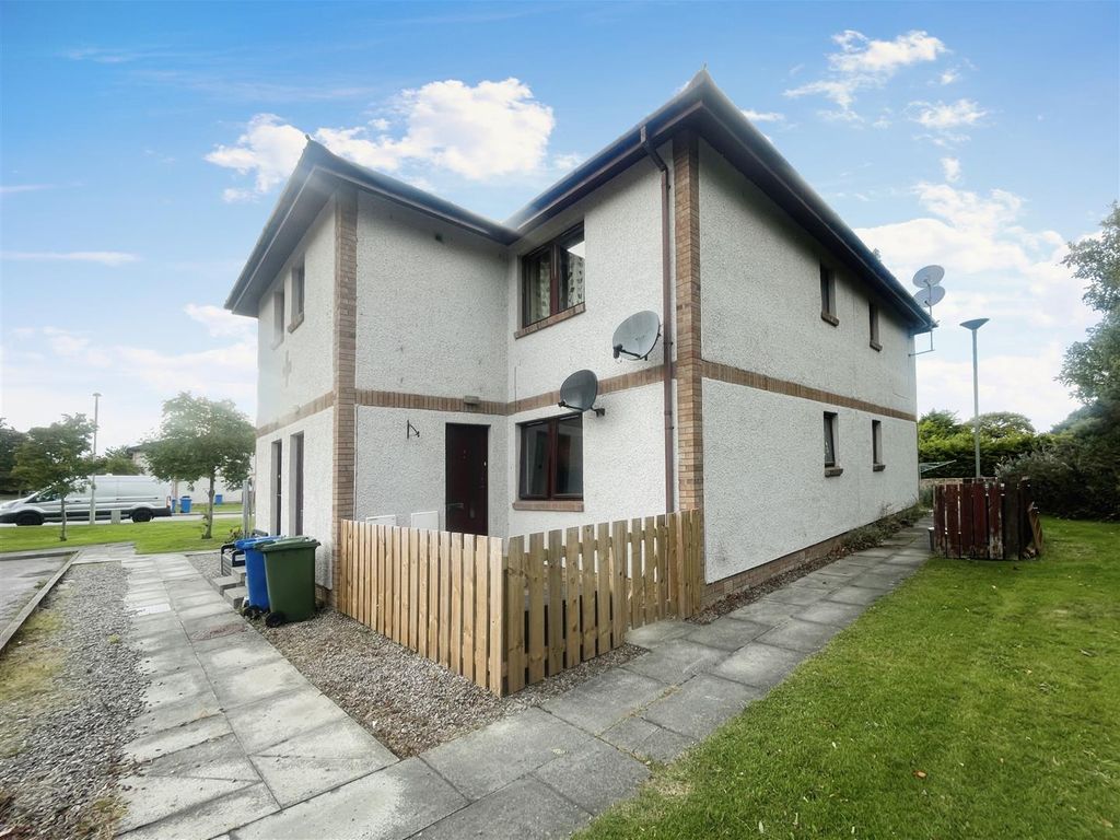 1 bed flat for sale in Murray Terrace, Smithton, Inverness IV2, £92,000