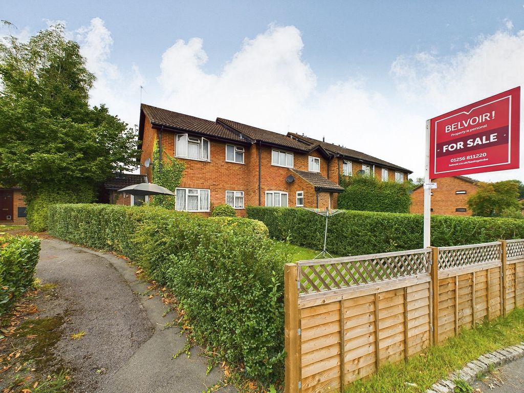 1 bed detached house for sale in Thumwood, Chineham, Basingstoke RG24, £200,000