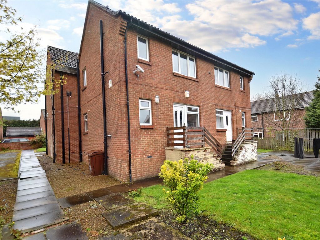 1 bed flat for sale in Redhall Crescent, Leeds, West Yorkshire LS11, £50,000