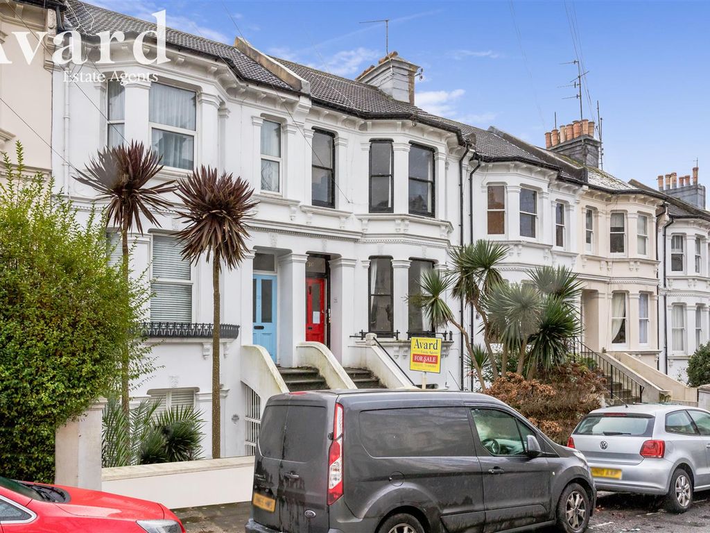 2 bed flat for sale in Springfield Road, Brighton BN1, £300,000