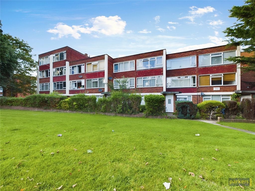 2 bed flat for sale in Prospect Street, Reading, Berkshire RG1, £200,000
