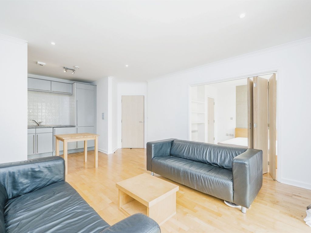 1 bed flat for sale in Caroline Street, Cardiff CF10, £140,000