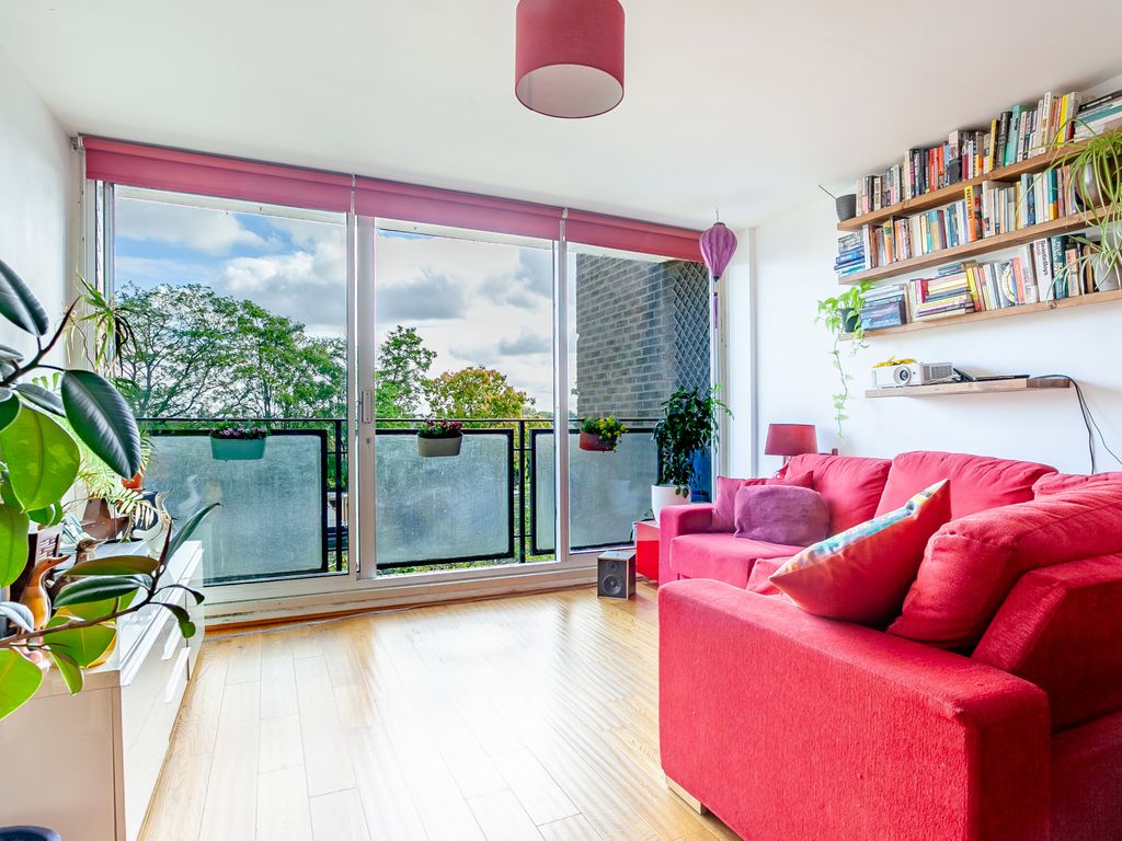 1 bed flat for sale in Grovelands Road, London N15, £300,000