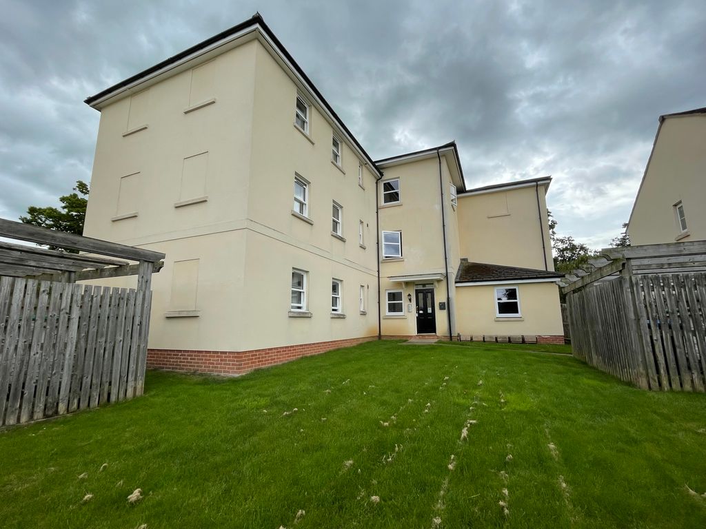 1 bed flat for sale in Brockwier Road, Cheltenham, Gloucestershire GL52, £145,000