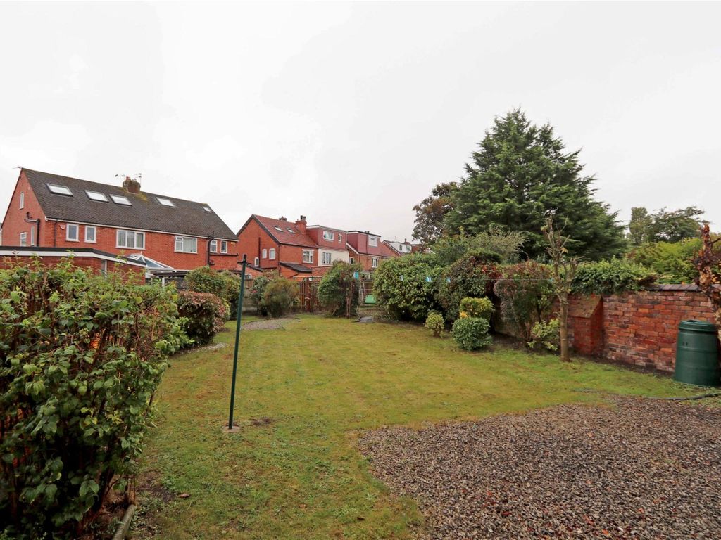 2 bed flat for sale in Clarence Court, Birkdale PR8, £160,000