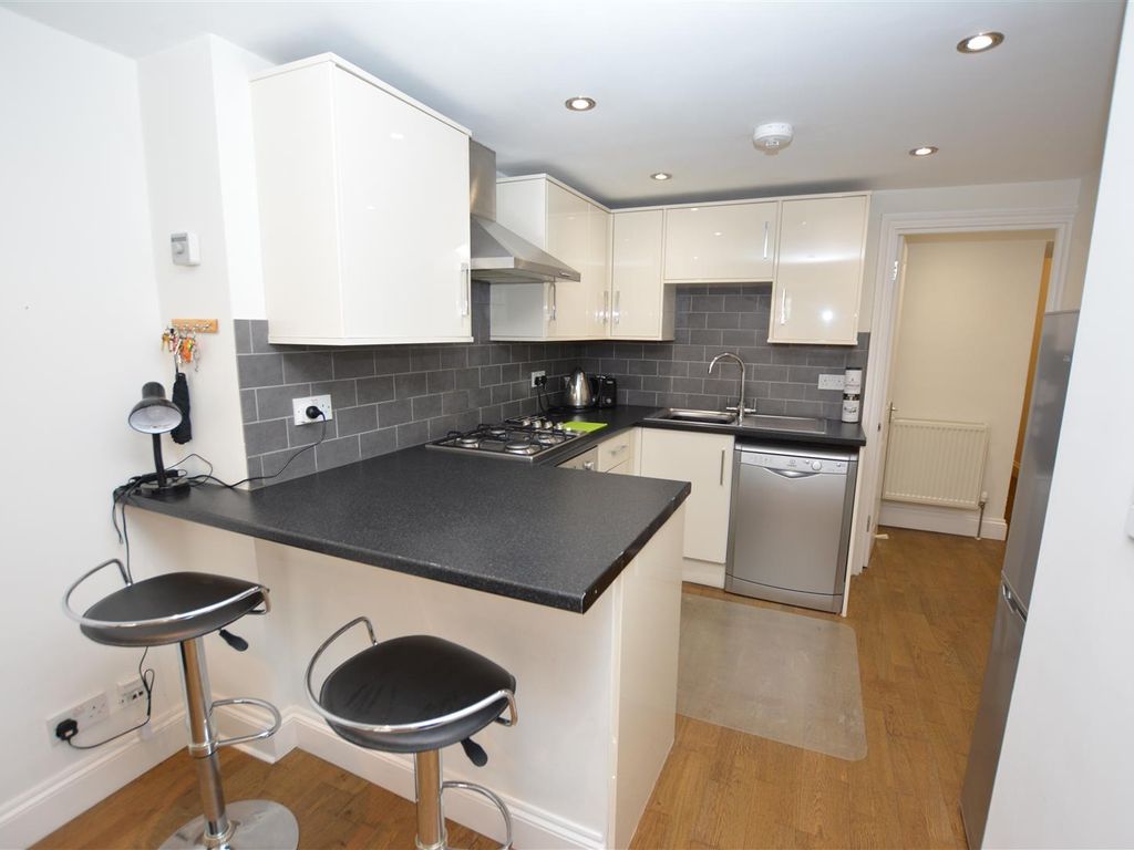 1 bed flat for sale in Kingston Road, London SW19, £289,750