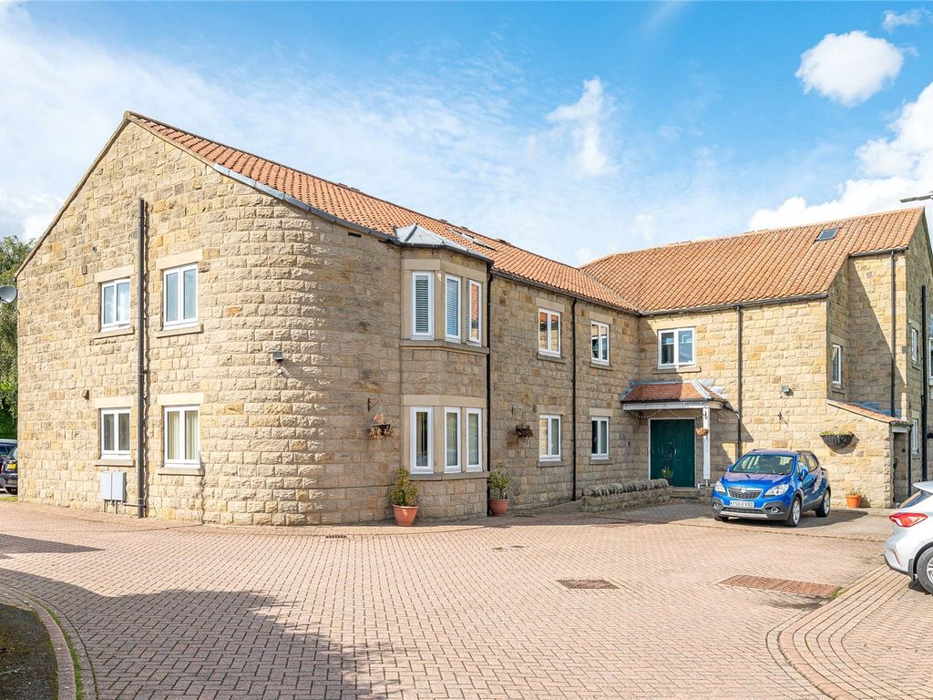 2 bed flat for sale in Smithy Court, Collingham LS22, £220,000