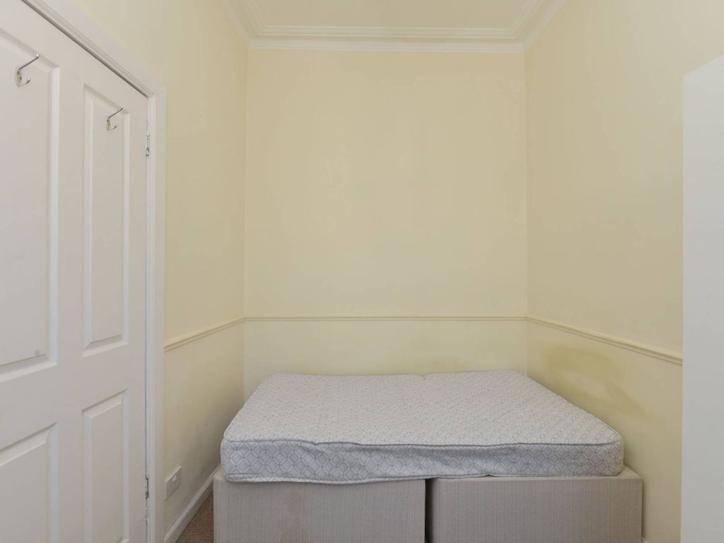 2 bed flat for sale in Ponton Street, Fountainbridge, Edinburgh EH3, £190,000