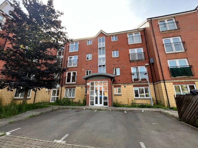 2 bed flat for sale in Balfour Close, Kingsthorpe, Northampton NN2, £138,000