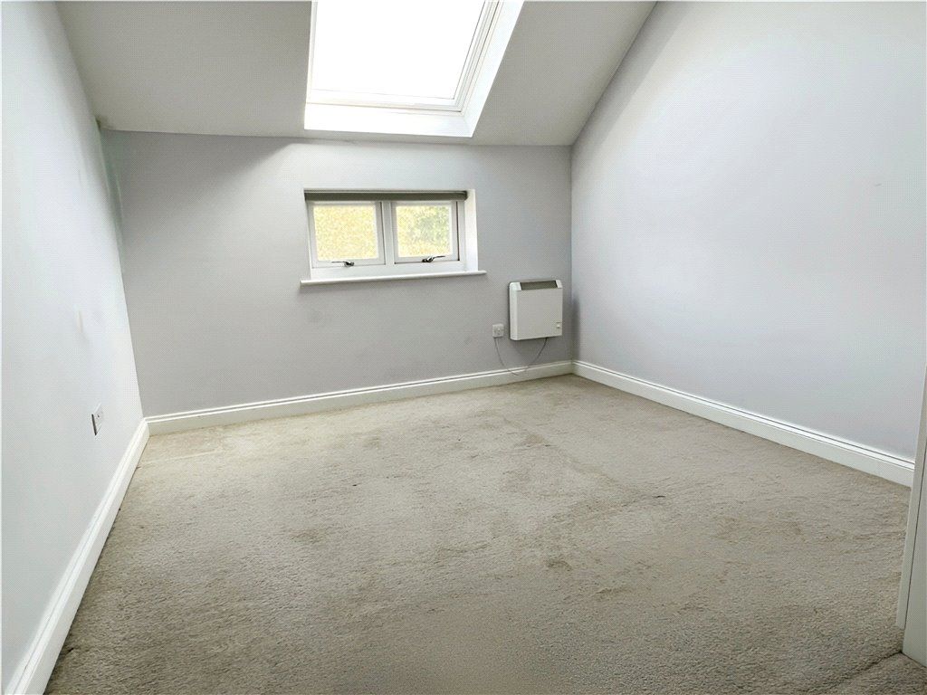 1 bed flat for sale in St. Georges Court, Eaton Avenue, High Wycombe HP12, £150,000