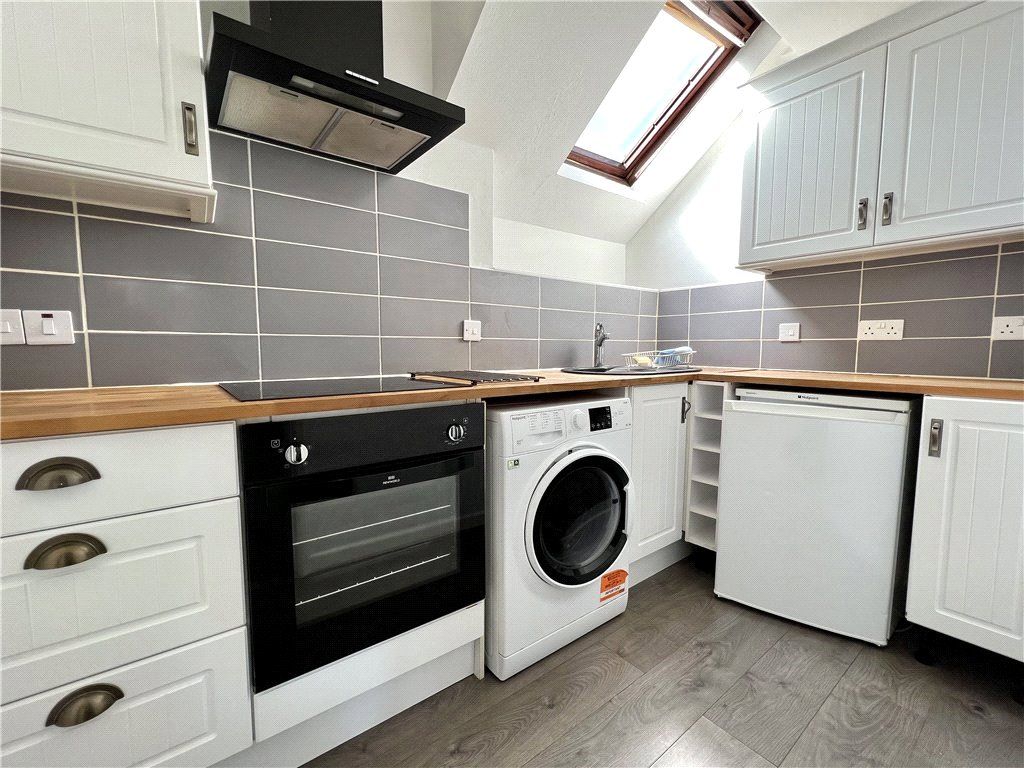 1 bed flat for sale in St. Georges Court, Eaton Avenue, High Wycombe HP12, £150,000