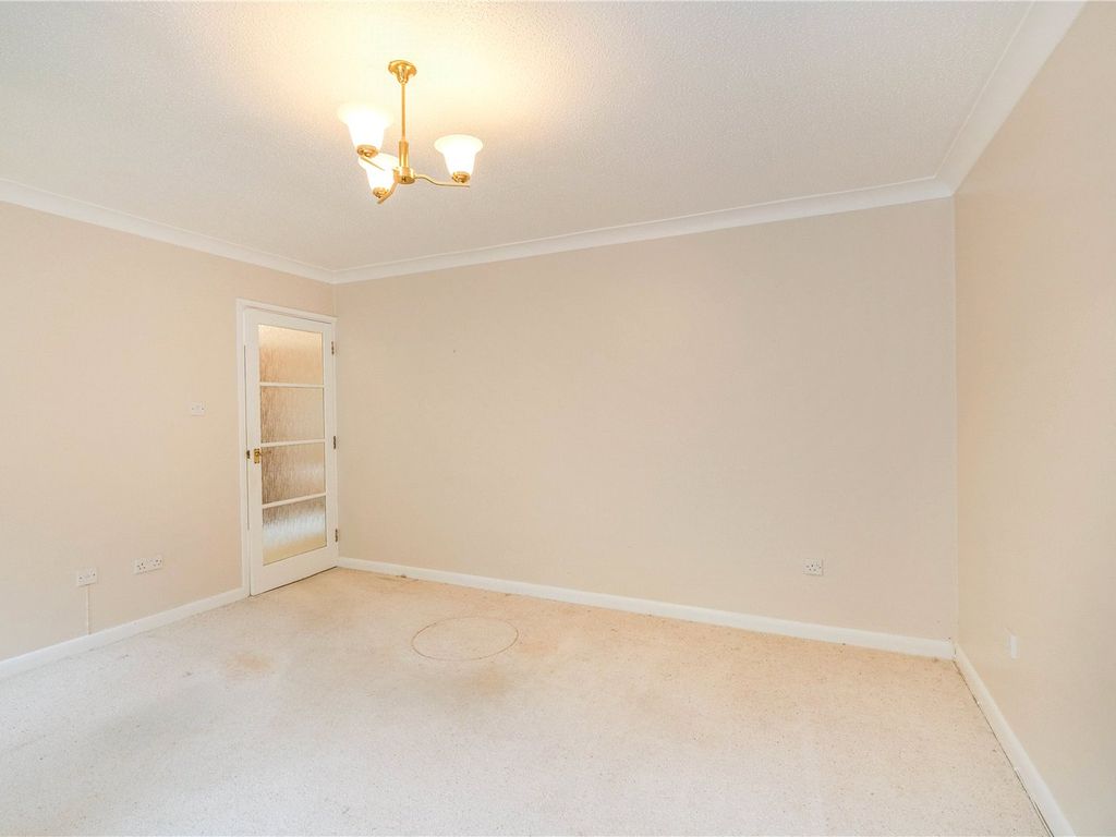 1 bed flat for sale in Horsham Road, Bramley, Guildford GU5, £250,000