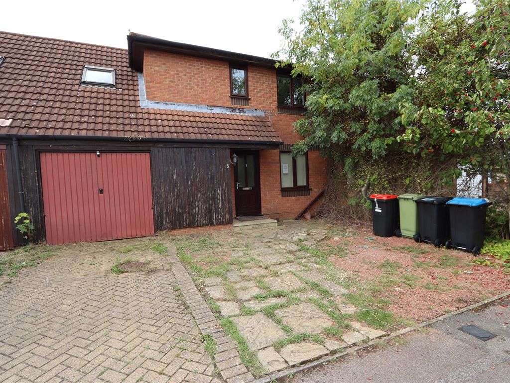 3 bed terraced house for sale in Sokeman Close, Greenleys, Milton Keynes, Buckinghamshire MK12, £279,000