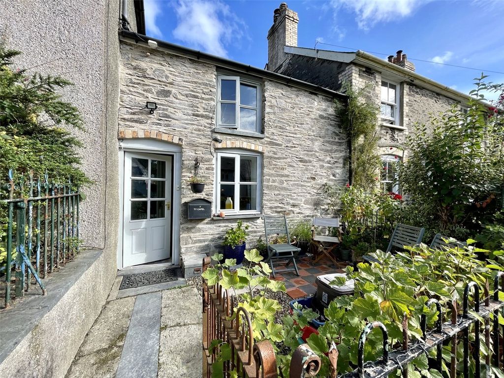 2 bed terraced house for sale in Abercegir, Machynlleth, Powys SY20, £179,000