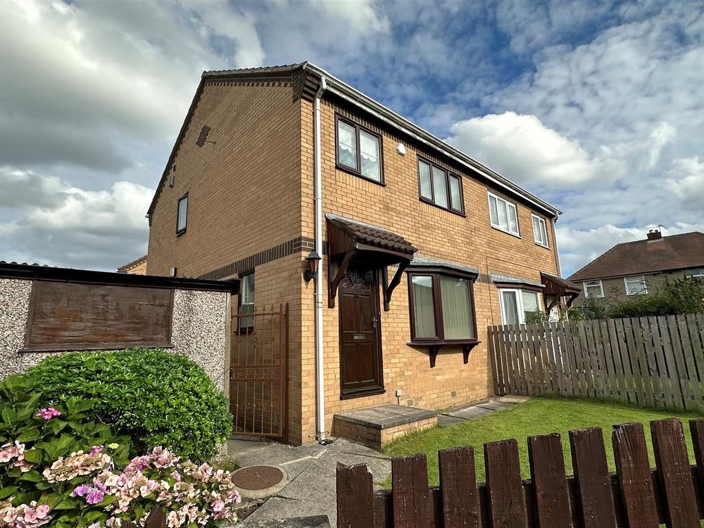 3 bed semi-detached house for sale in Plumpton Close, Bradford BD2, £165,000